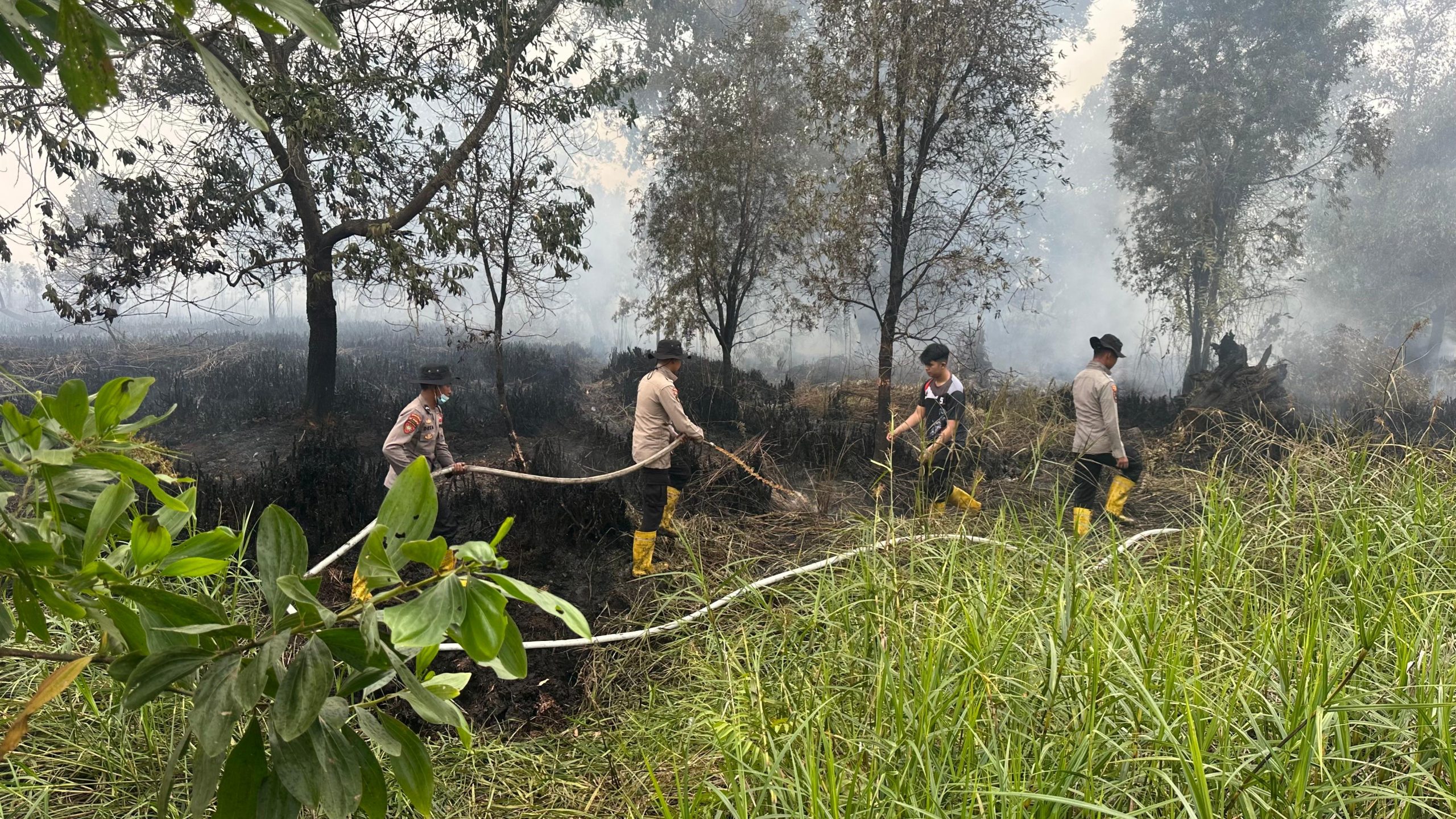 Tak Kenal Lelah, Polda Kalteng Padamkan Karhutla di Sabangau dan Tumbang Nusa