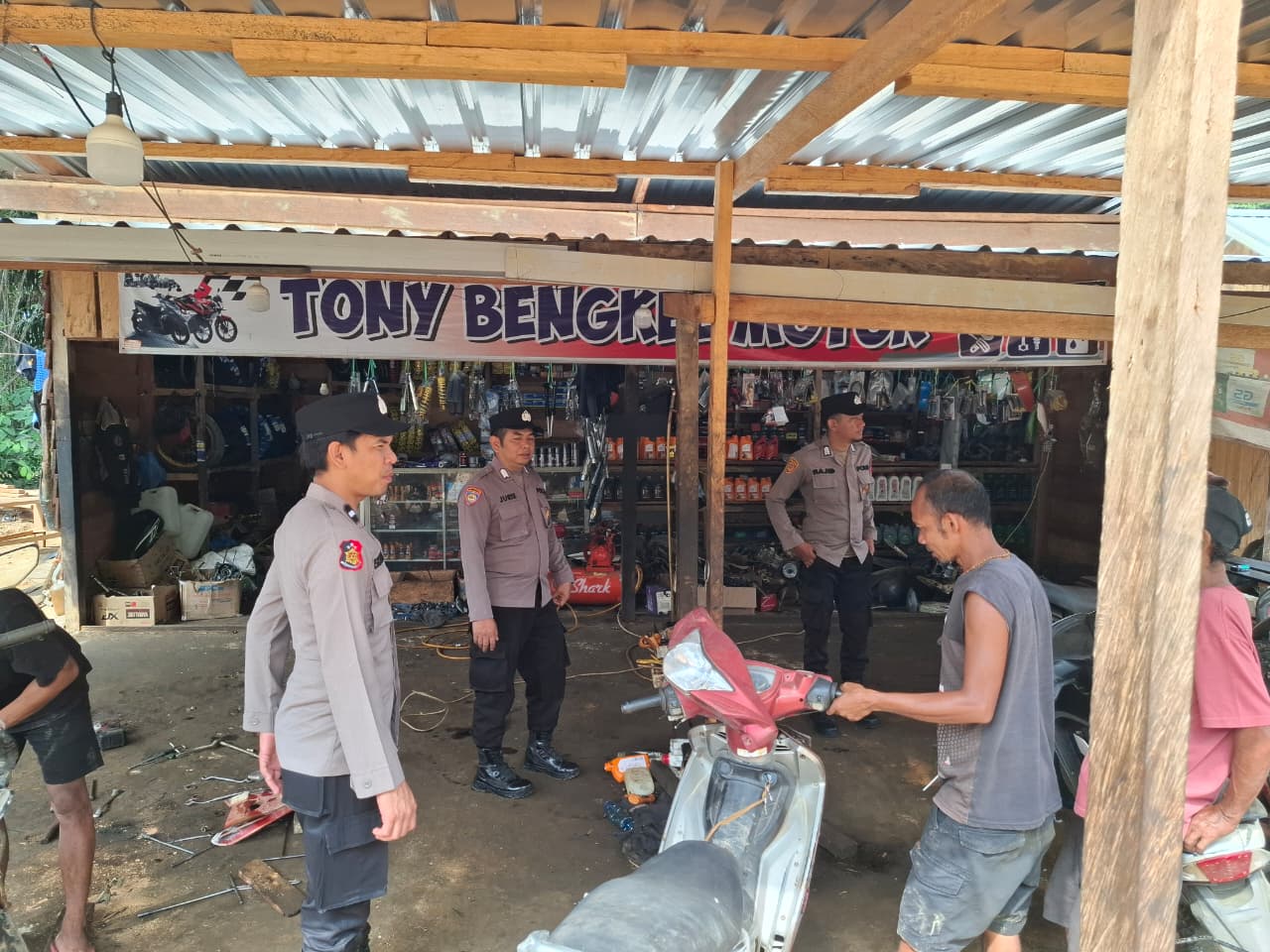 Polsek Lamandau Sambangi Usaha Otomotif, Perkuat Kemitraan dan Jaga Kamtibmas