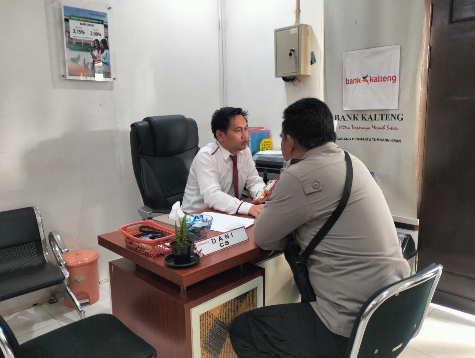 LEWAT DIALOG HUMANIS, POLSEK MARIKIT CIPTAKAN SEJUK KAMTIBMAS DI DESA