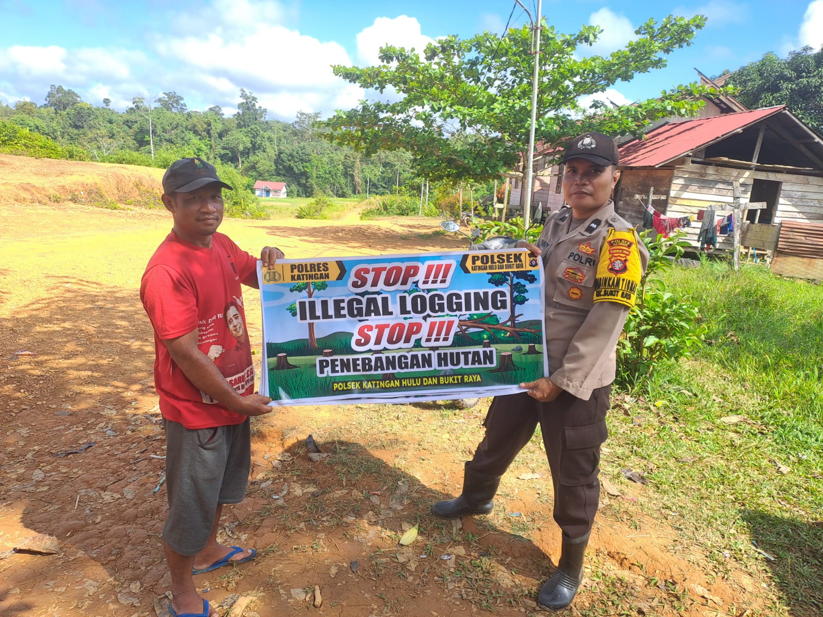 Upaya Pencegahan Penebangan Hutan secara Liar (Ilegal Logging), Bhabinkamtibmas sosialisasi kepada masyarakat.