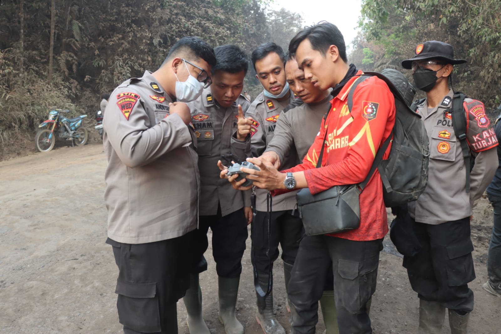 Mahasiswa STIK Bersama Regu III Siaga On Call Polres Bartim Tangani Titik Api di Murutuwu