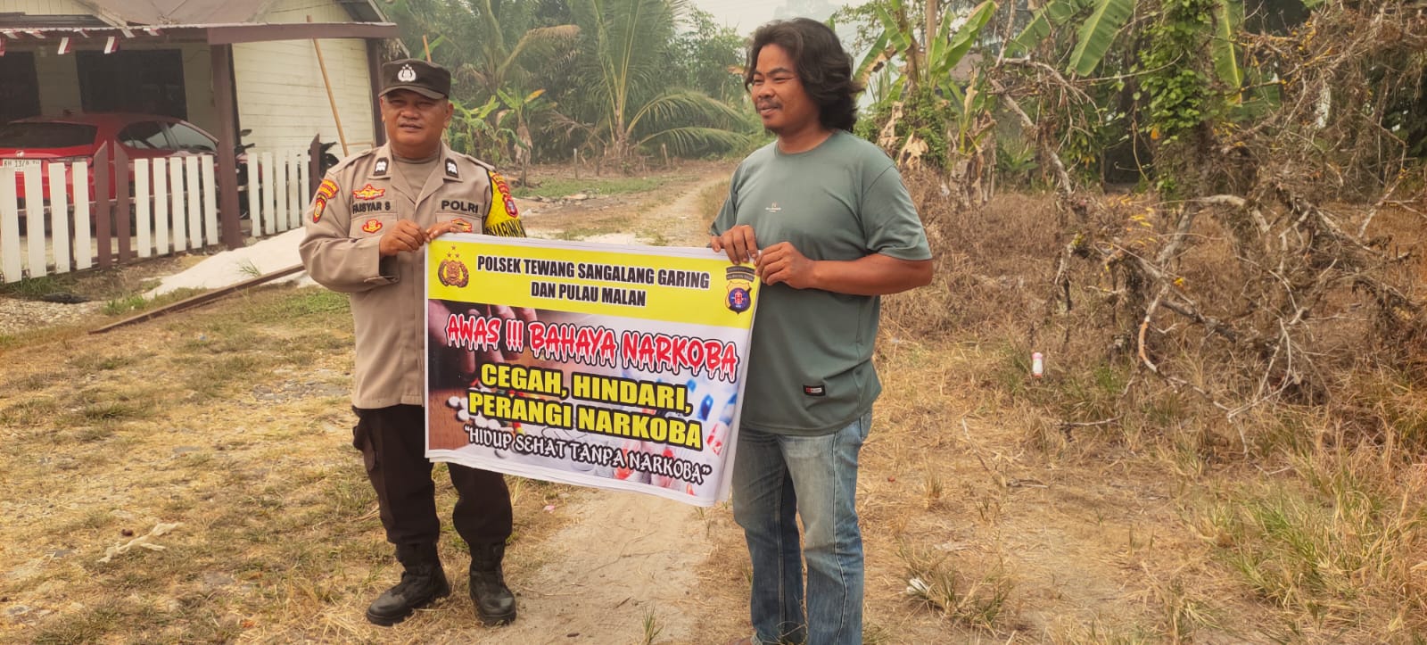 Melalui Media Spanduk, Polsek Tewang Sangalang Garing dan Pulau Malan Imbau Warga Tidak Terjerumus  Penyalahgunaan Narkoba.